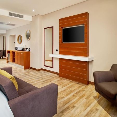 Protea Hotel By Marriott Pretoria Hatfield Exterior photo