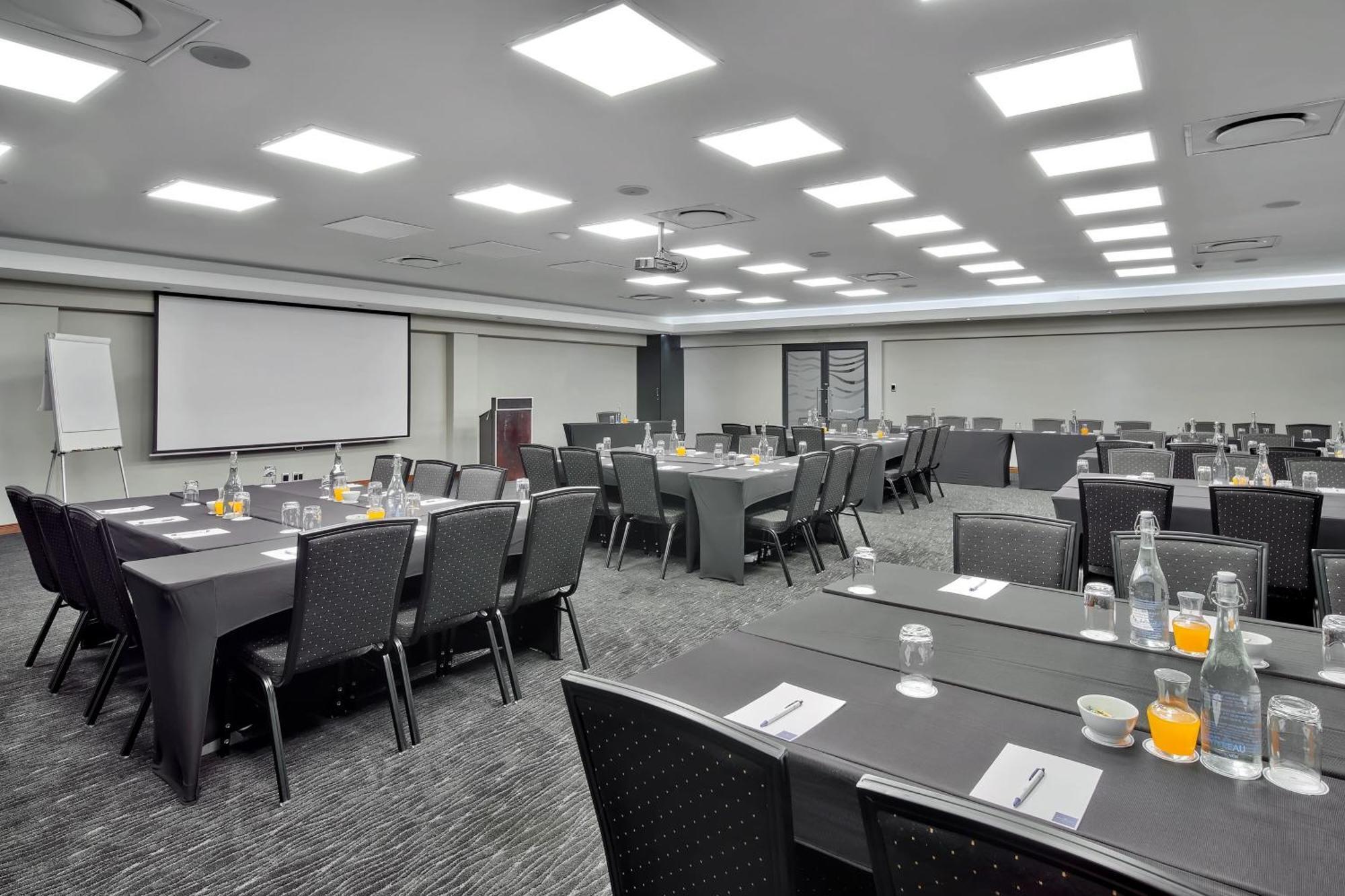 Protea Hotel By Marriott Pretoria Hatfield Exterior photo