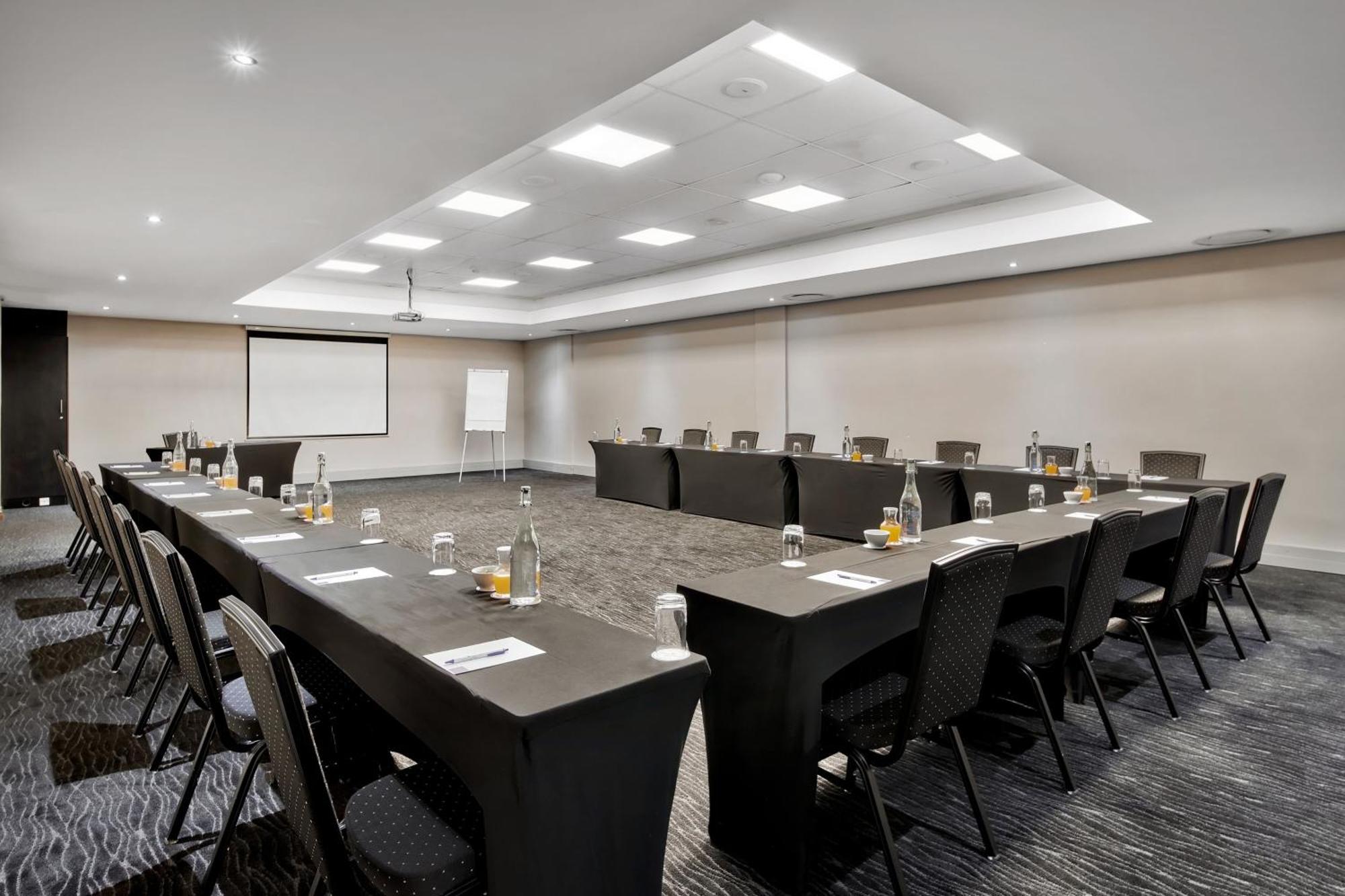 Protea Hotel By Marriott Pretoria Hatfield Exterior photo