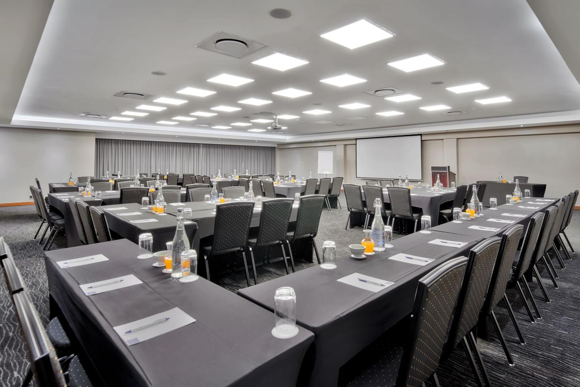Protea Hotel By Marriott Pretoria Hatfield Exterior photo