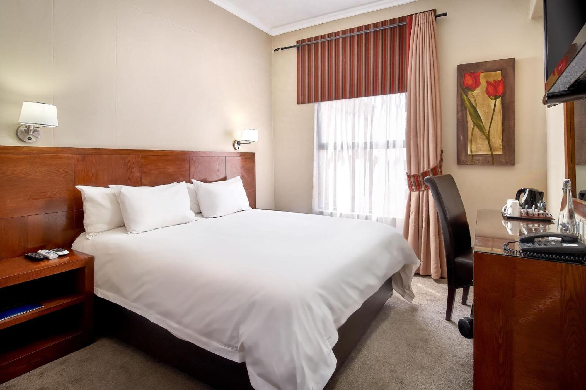 Protea Hotel By Marriott Pretoria Hatfield Room photo