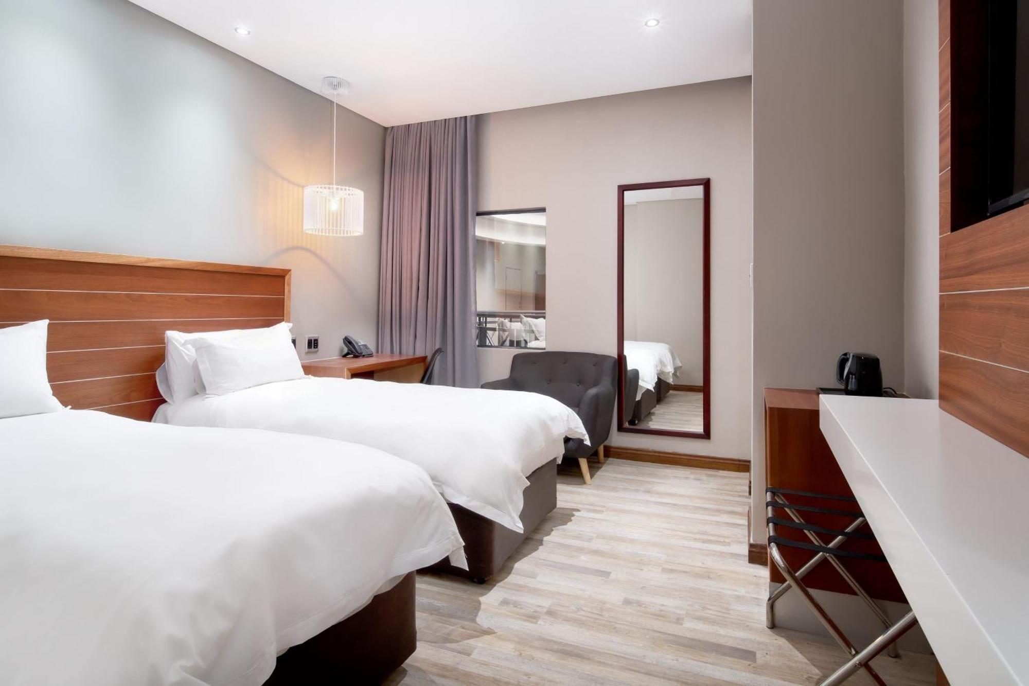 Protea Hotel By Marriott Pretoria Hatfield Room photo