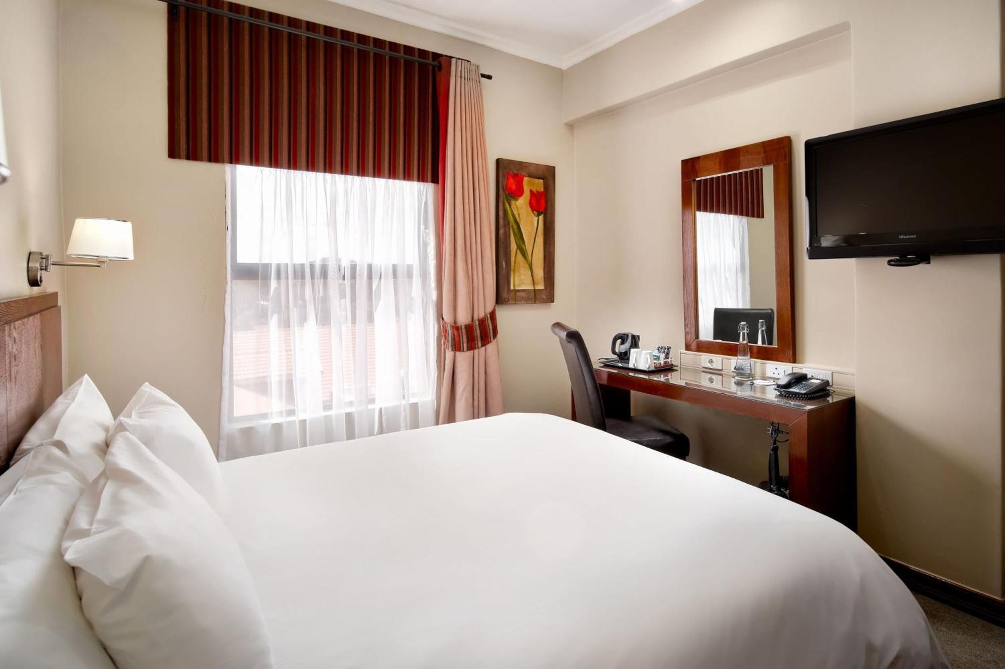 Protea Hotel By Marriott Pretoria Hatfield Room photo