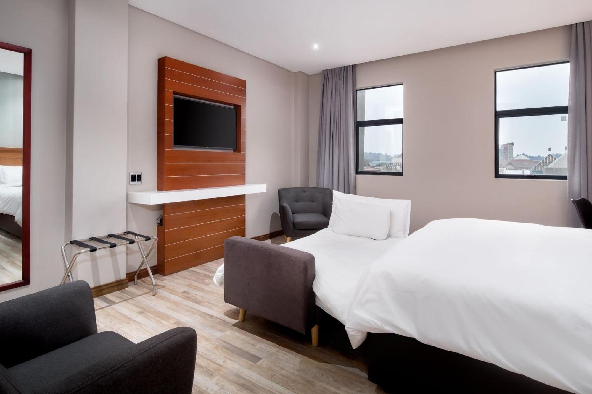 Protea Hotel By Marriott Pretoria Hatfield Room photo