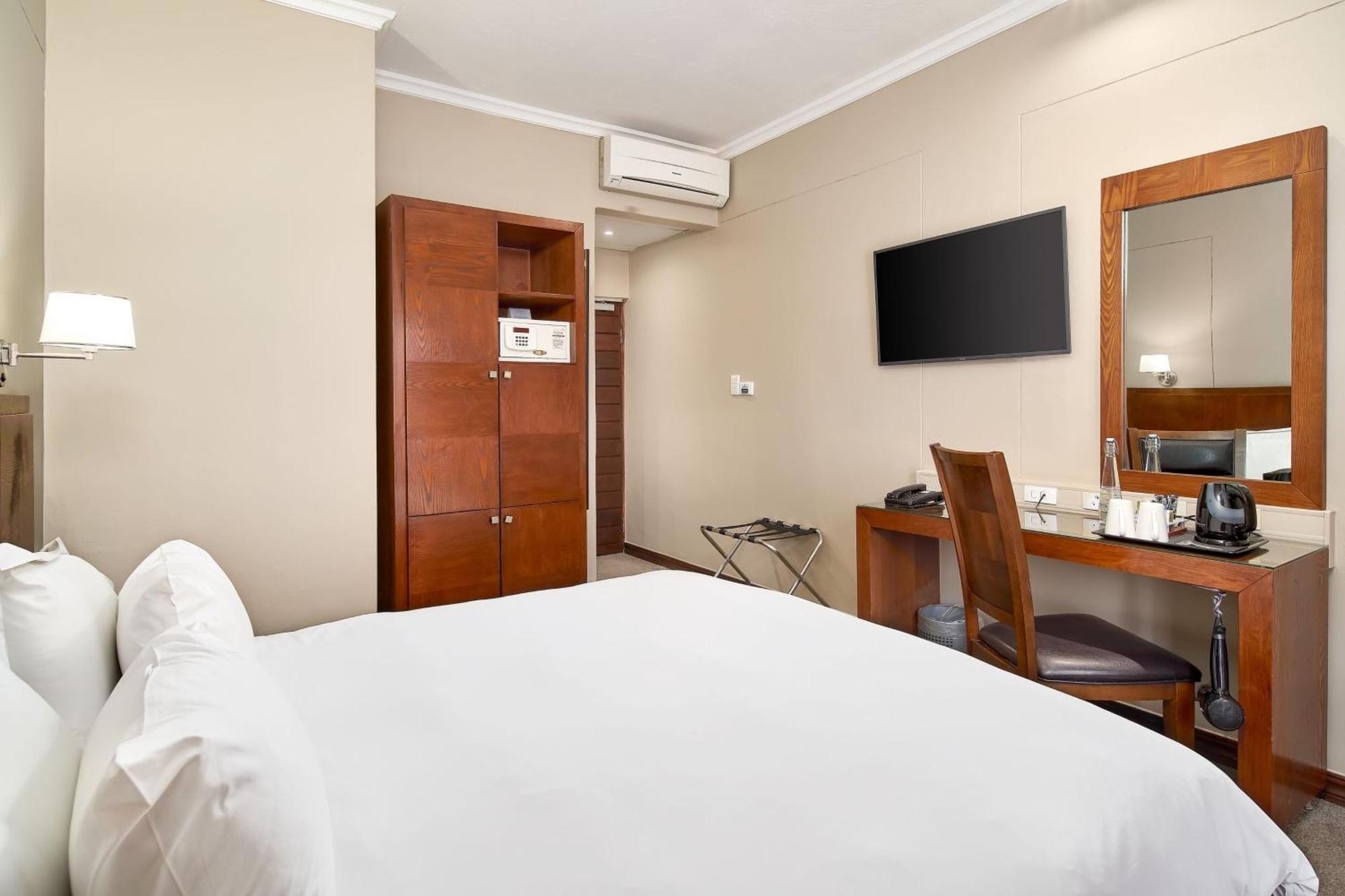 Protea Hotel By Marriott Pretoria Hatfield Room photo