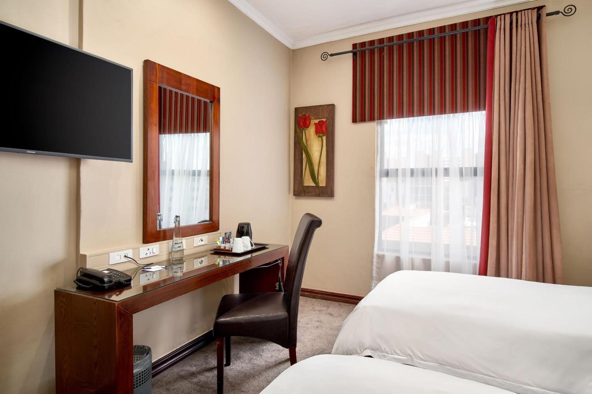 Protea Hotel By Marriott Pretoria Hatfield Room photo