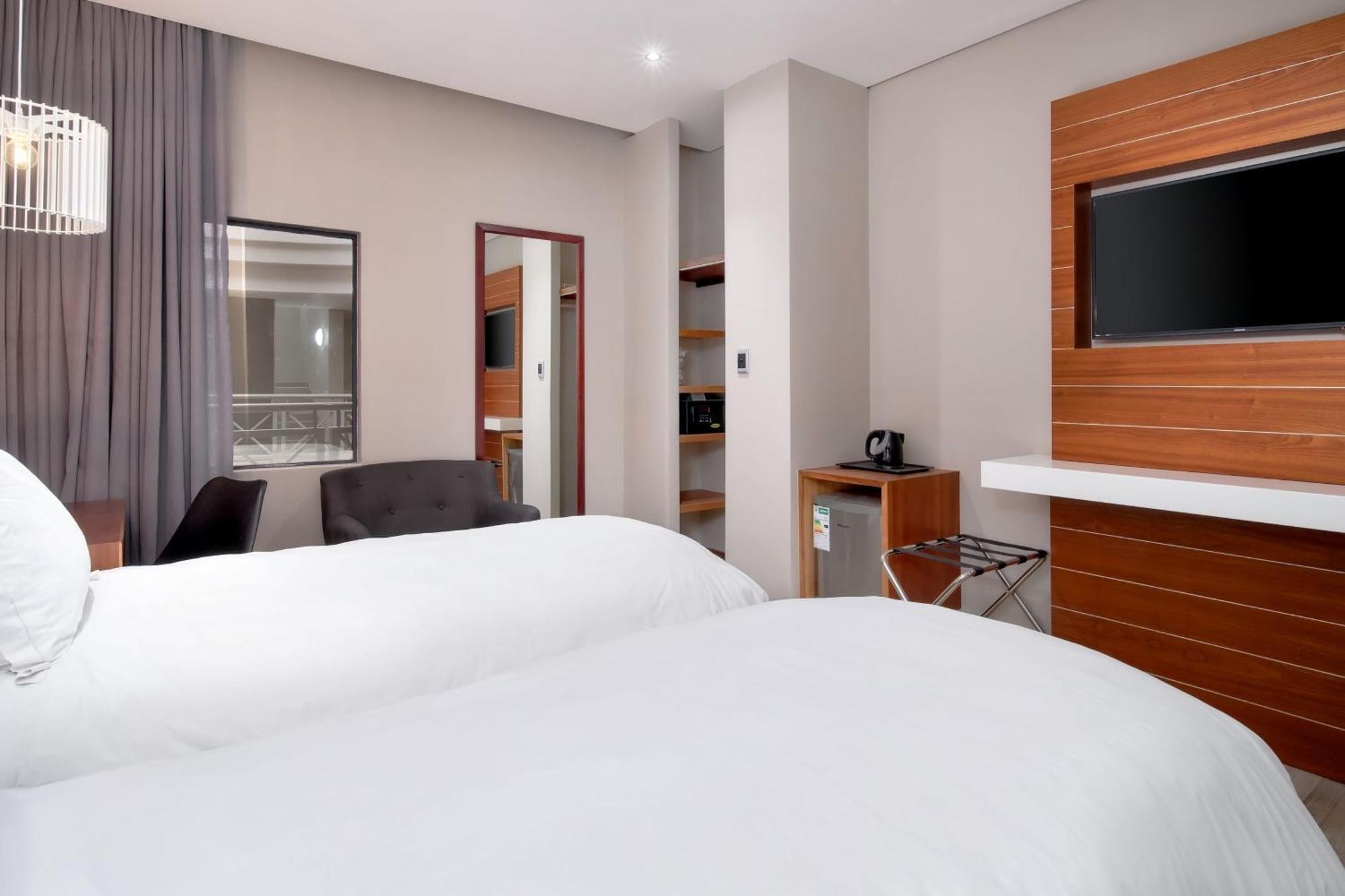 Protea Hotel By Marriott Pretoria Hatfield Room photo