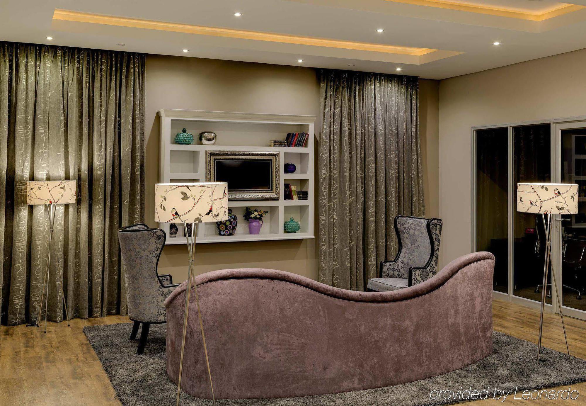 Protea Hotel By Marriott Pretoria Hatfield Exterior photo