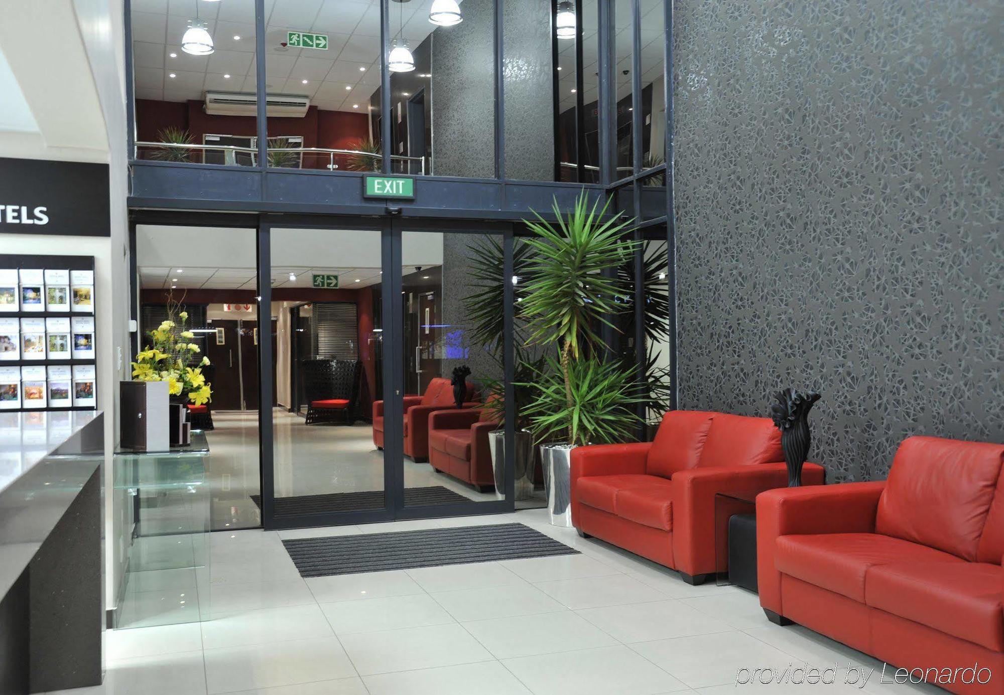 Protea Hotel By Marriott Pretoria Hatfield Exterior photo