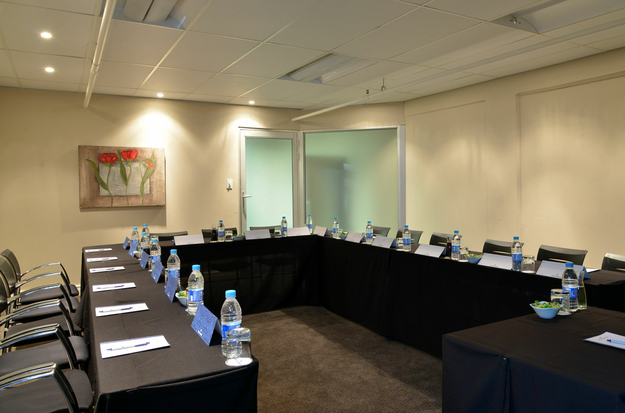 Protea Hotel By Marriott Pretoria Hatfield Exterior photo