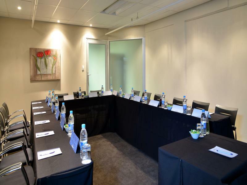 Protea Hotel By Marriott Pretoria Hatfield Exterior photo