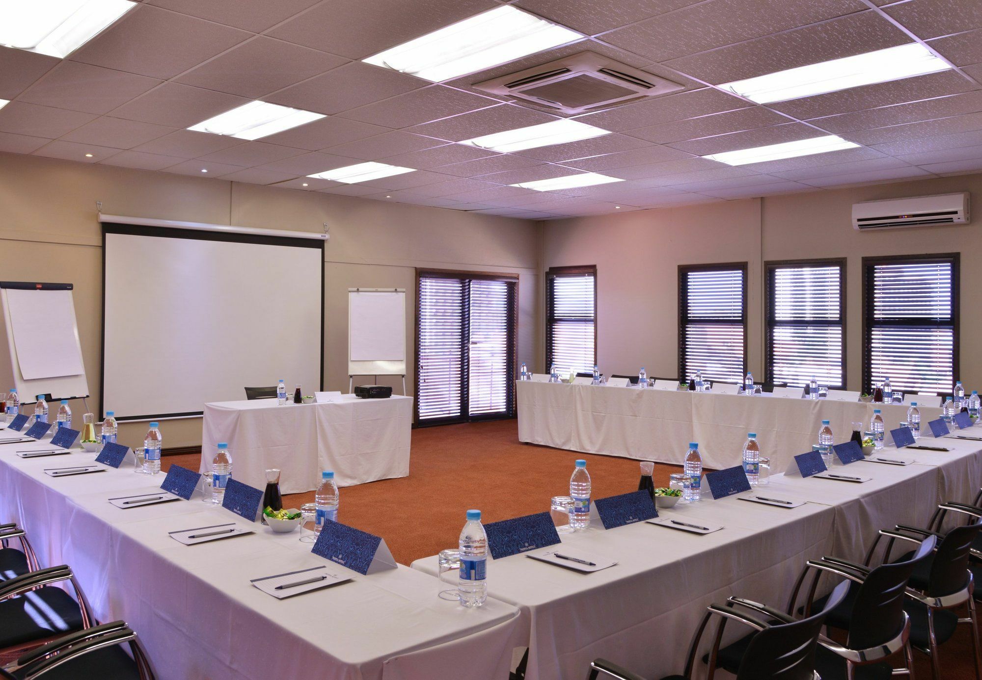 Protea Hotel By Marriott Pretoria Hatfield Exterior photo