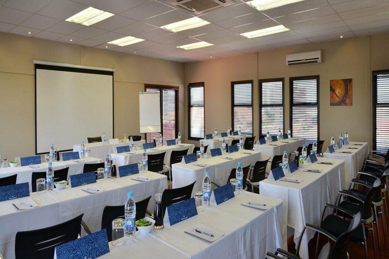 Protea Hotel By Marriott Pretoria Hatfield Exterior photo