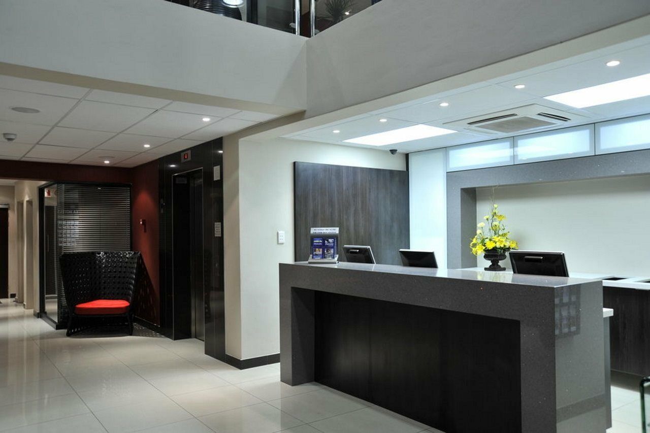 Protea Hotel By Marriott Pretoria Hatfield Exterior photo